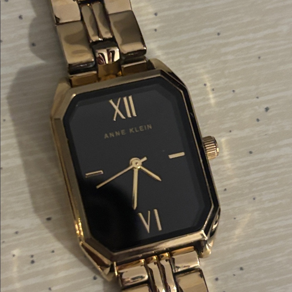 Set of 2 gold tone watches one is Anne Klein and one is a Walmart watch - Picture 4 of 8